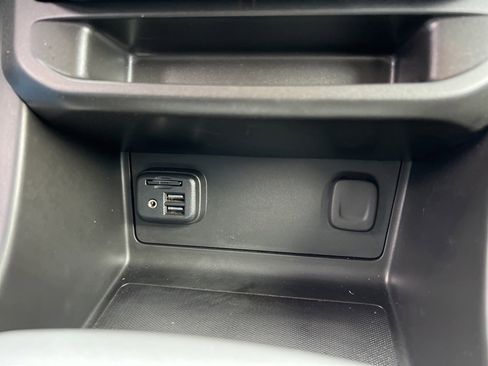 Used 2022 Chevrolet Colorado LT w/ Chrome Appearance Package image 35