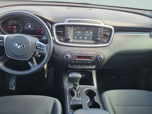 Used 2019 Kia Sorento S FWD image 11