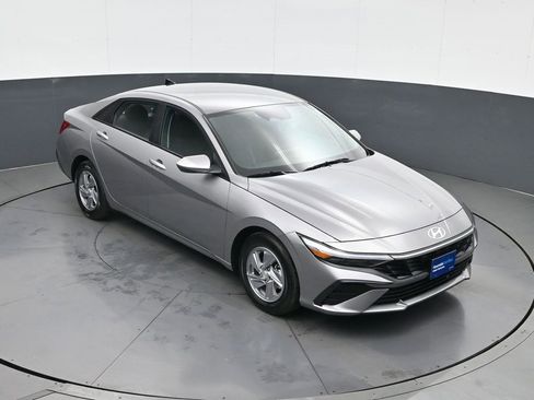 Certified 2024 Hyundai Elantra SE image 15