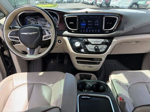 Used 2017 Chrysler Pacifica Limited FWD image 13