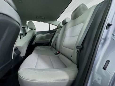 Used 2017 Hyundai Elantra SE image 27