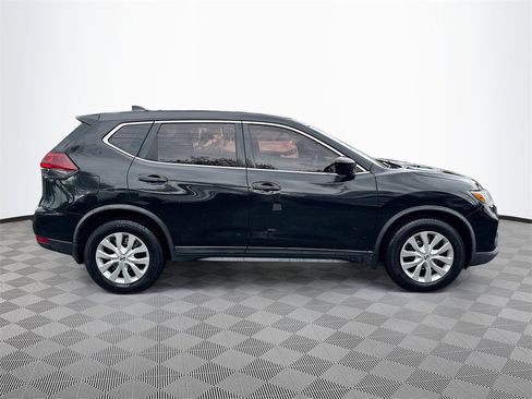 Used 2018 Nissan Rogue S image 5