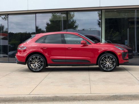 Certified 2025 Porsche Macan image 8