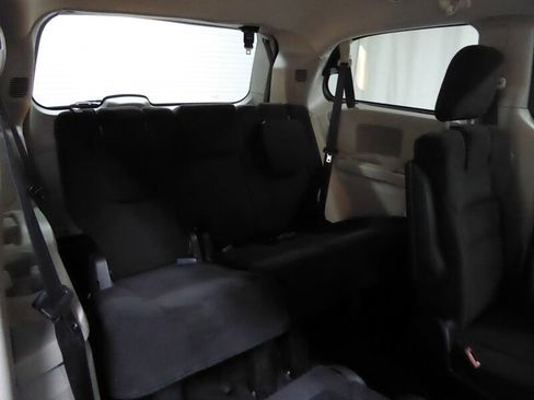 Used 2016 Dodge Grand Caravan SXT image 29
