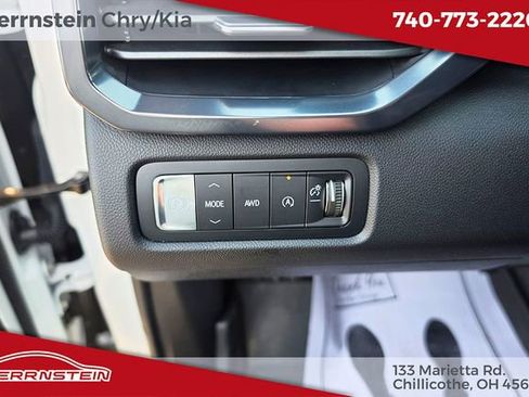 Used 2026 GMC Acadia AT4 w/ LPO, Floor Liner Package AWD/4WD image 17