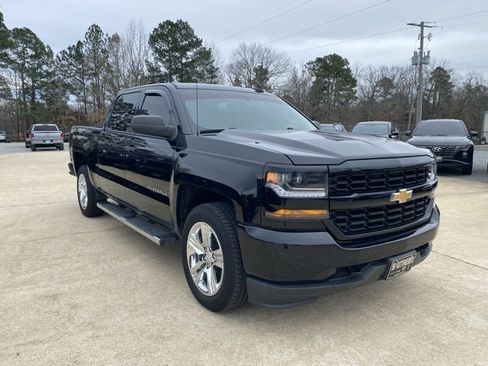 Used 2018 Chevrolet Silverado 1500 Custom w/ Custom Value Package image 3