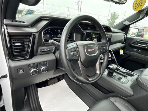 Used 2025 GMC Sierra 1500 AT4 w/ AT4 Premium Package AWD/4WD image 10