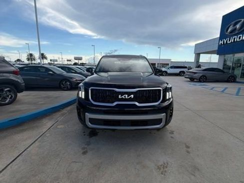 Used 2023 Kia Telluride EX w/ EX Captain's Chair Package FWD image 2