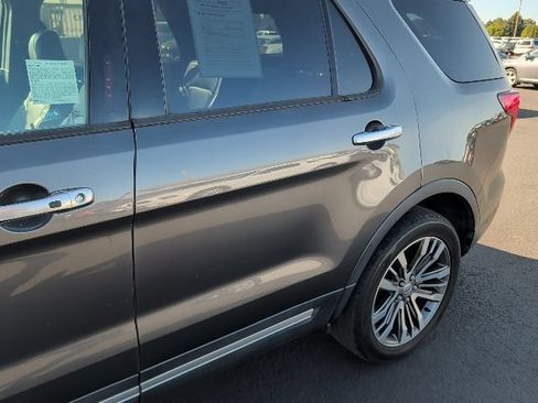 Used 2017 Ford Explorer Platinum AWD/4WD image 16