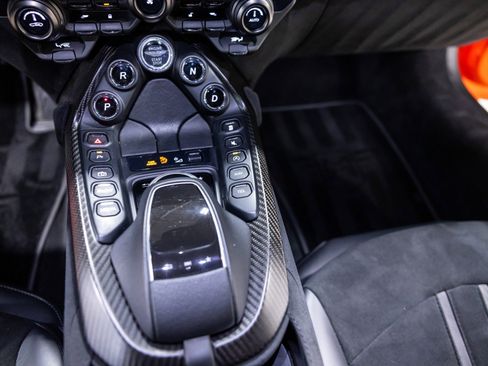 Used 2020 Aston Martin V8 Vantage Coupe image 46