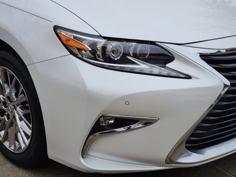 Used 2017 Lexus ES 350 image 5