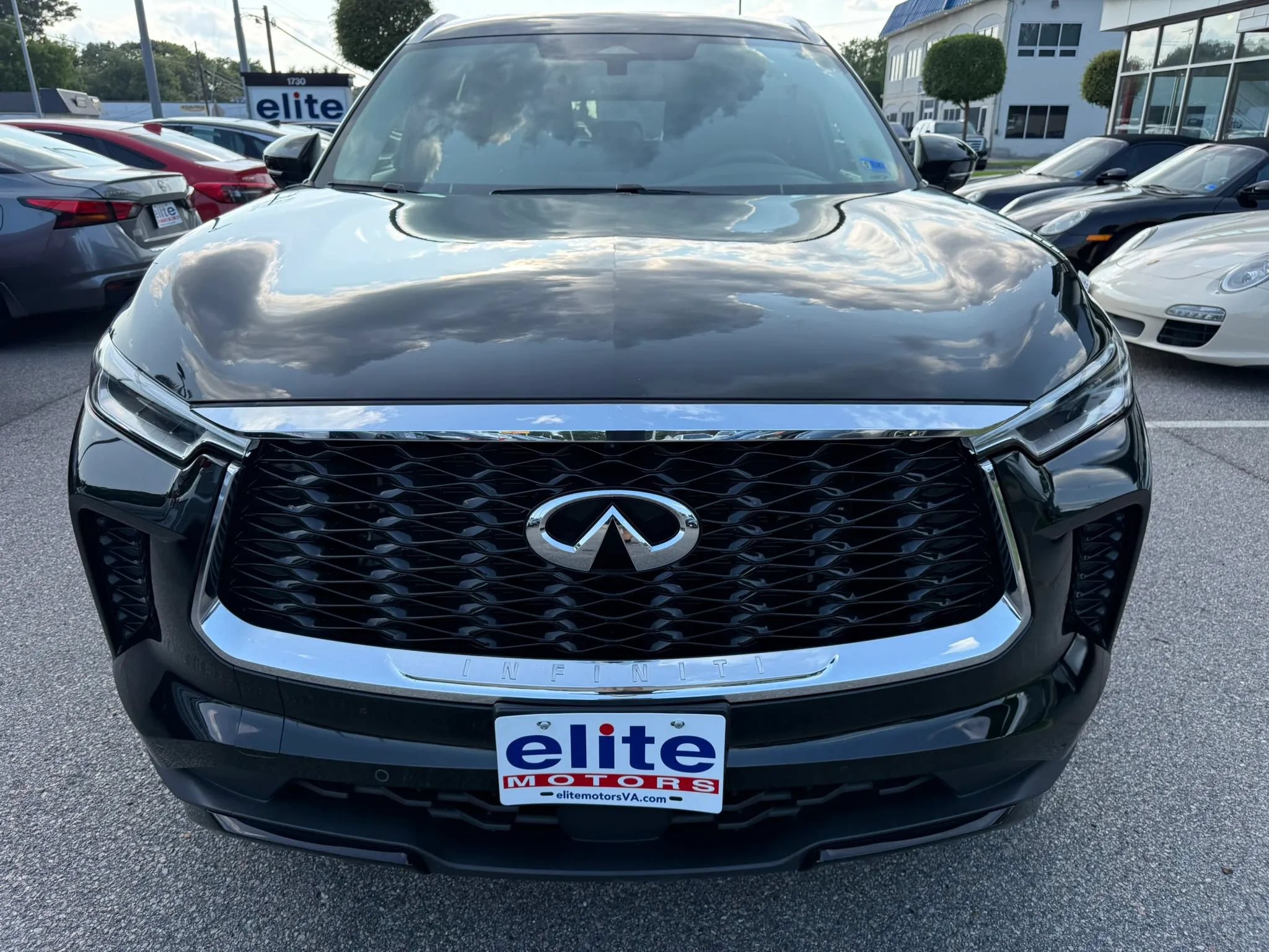 Used 2023 INFINITI QX60 Luxe w/ Cargo Package AWD/4WD image 2