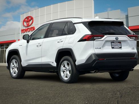Certified 2021 Toyota RAV4 LE AWD/4WD image 5