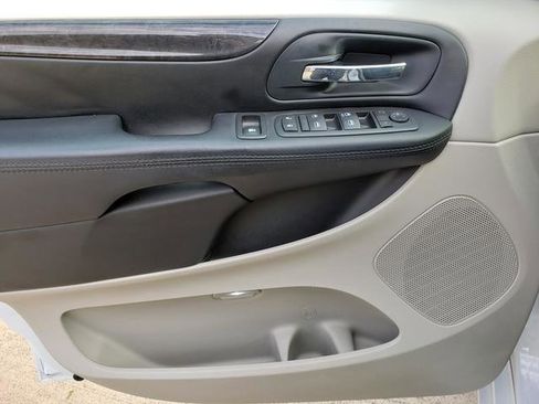 Used 2016 Dodge Grand Caravan SXT w/ Rear Park Assist Package image 11