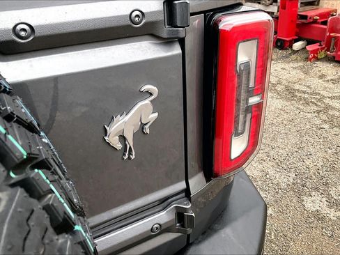 Used 2023 Ford Bronco Outer Banks AWD/4WD image 10