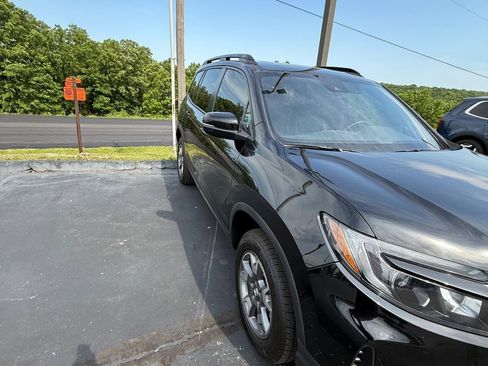 Used 2023 Honda Passport TrailSport image 3