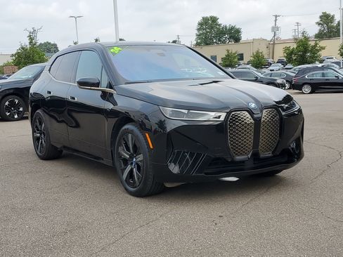 Used 2024 BMW iX xDrive50 w/ Premium Package AWD/4WD image 7
