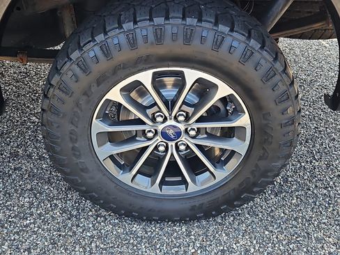 Used 2019 Ford F150 Lariat AWD/4WD image 8