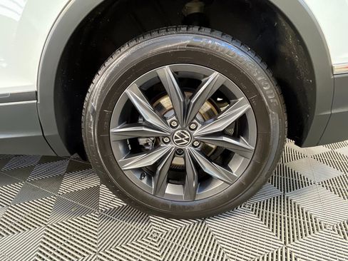 Used 2024 Volkswagen Tiguan SE image 17