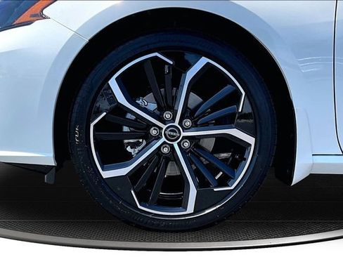 New 2026 Nissan Altima 2.5 SR FWD image 13
