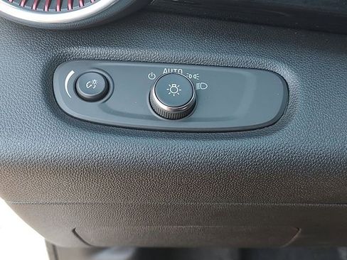 Used 2025 Chevrolet Trax RS w/ Sunroof Package FWD image 23