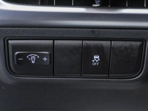 Certified 2025 Hyundai Tucson SE image 13