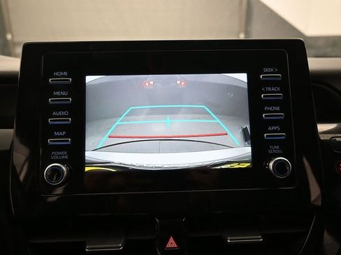 Used 2021 Toyota Camry SE image 10