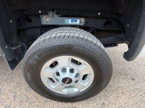Used 2019 GMC Sierra 2500 SLE w/ SLE Preferred Package AWD/4WD image 12