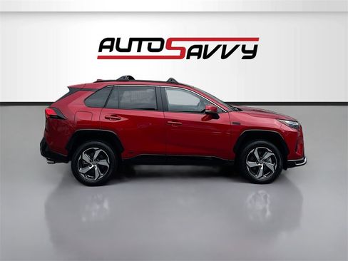 Used 2024 Toyota RAV4 SE w/ Weather & Moonroof Package image 8