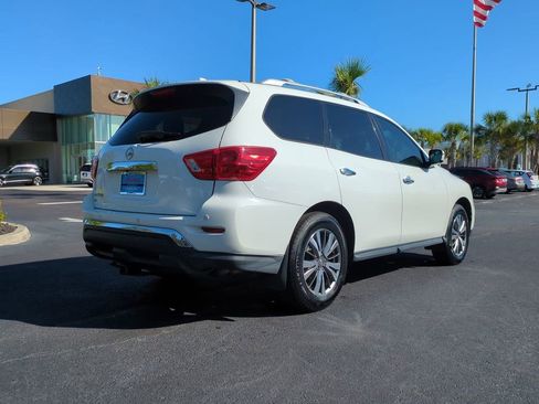 Used 2019 Nissan Pathfinder S image 5