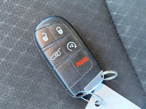 Used 2021 Jeep Grand Cherokee Laredo w/ Security & Convenience Group image 24