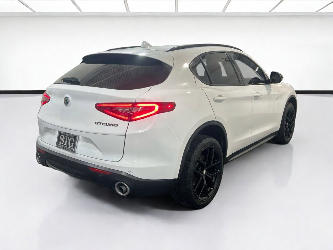 Used 2021 Alfa Romeo Stelvio Sprint w/ Nero Edizione RWD image 4