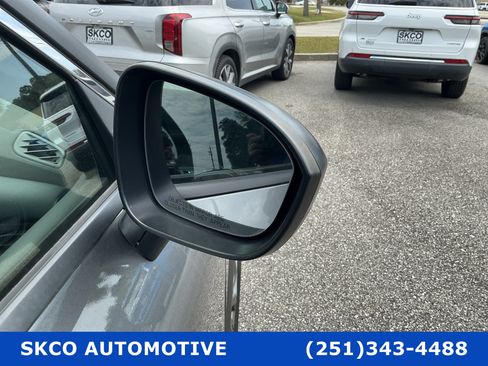 Used 2023 Nissan Rogue S FWD image 10