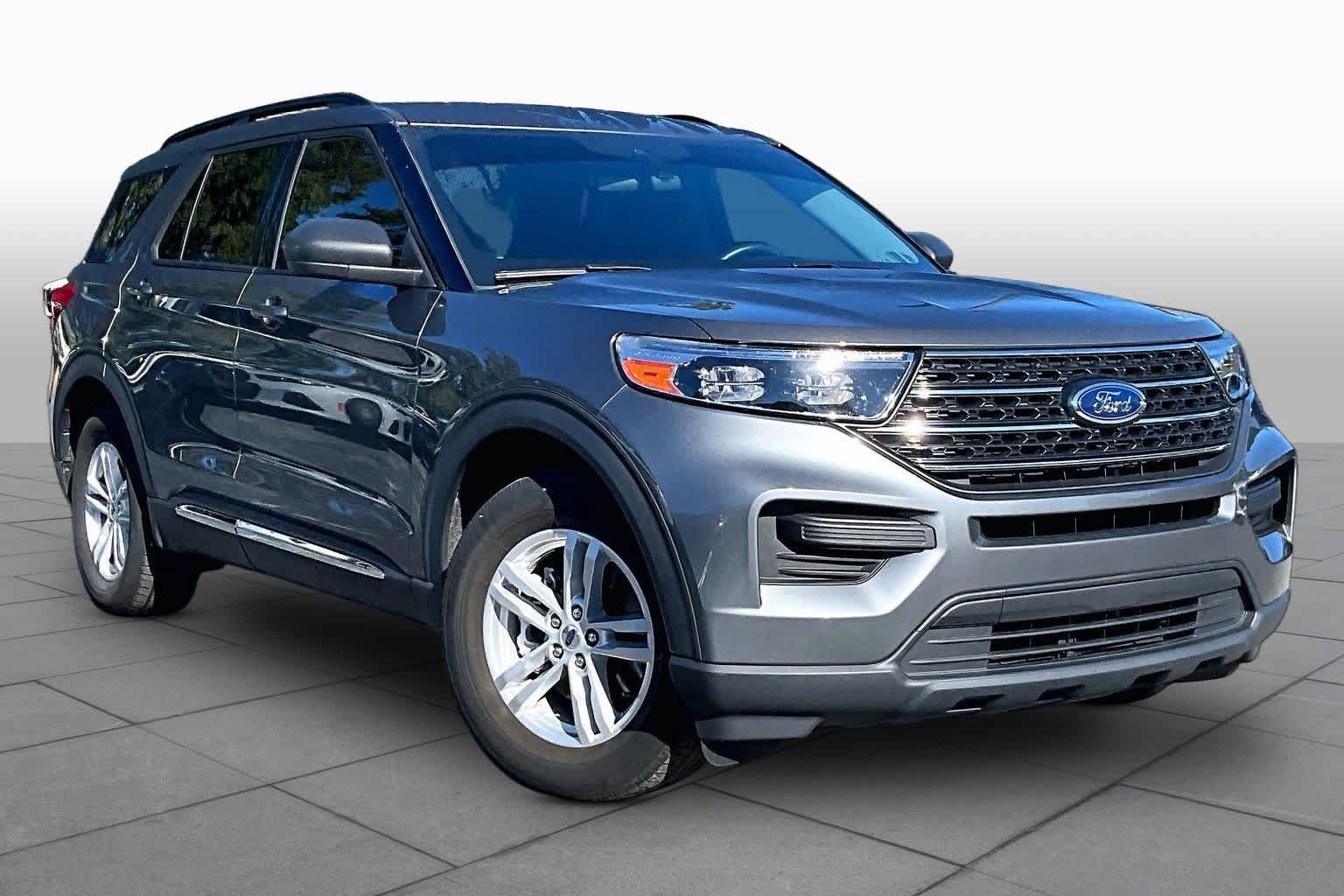 Used 2023 Ford Explorer XLT RWD image 3