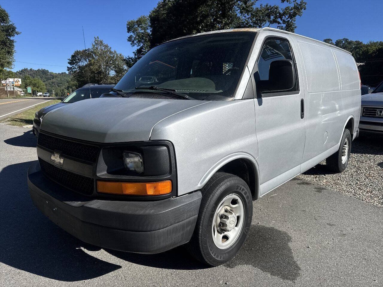 Used 2006 Chevrolet Express 2500 RWD image 1