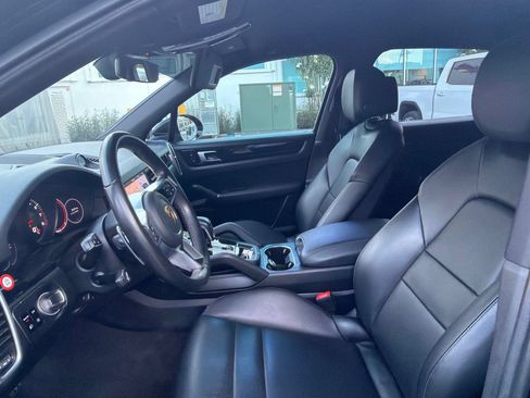 Used 2021 Porsche Cayenne AWD/4WD image 11