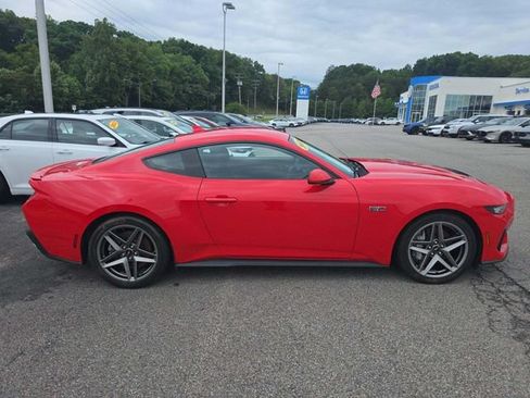 Used 2025 Ford Mustang GT RWD image 4