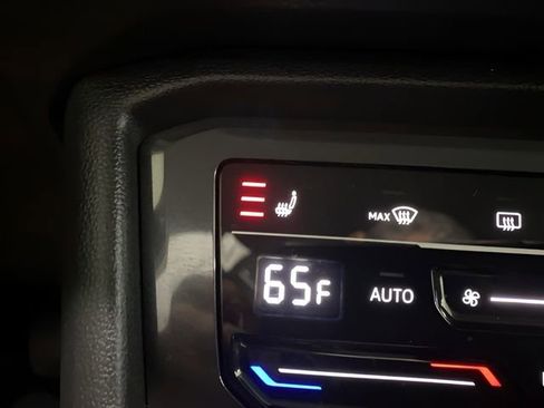 Used 2022 Volkswagen Tiguan SE image 44