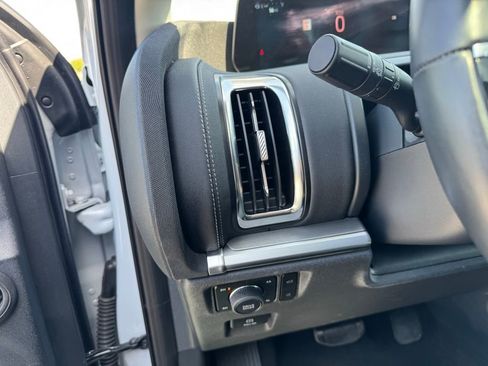 Used 2025 Ford Expedition Platinum AWD/4WD image 24