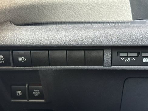 Certified 2024 Toyota Sienna LE image 31