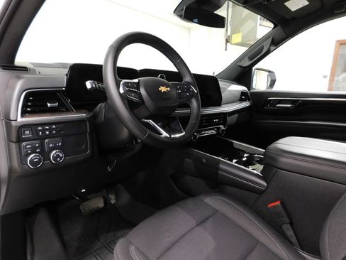 Used 2025 Chevrolet Tahoe LS AWD/4WD image 15