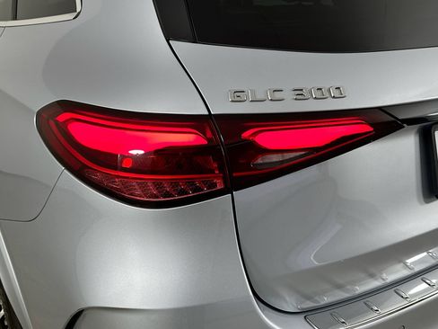 Used 2024 Mercedes-Benz GLC 300 4MATIC image 12
