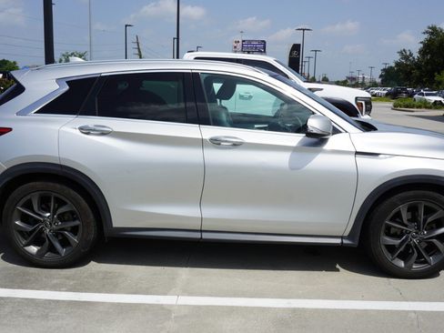 Used 2019 INFINITI QX50 Essential w/ Sensory Package FWD image 4