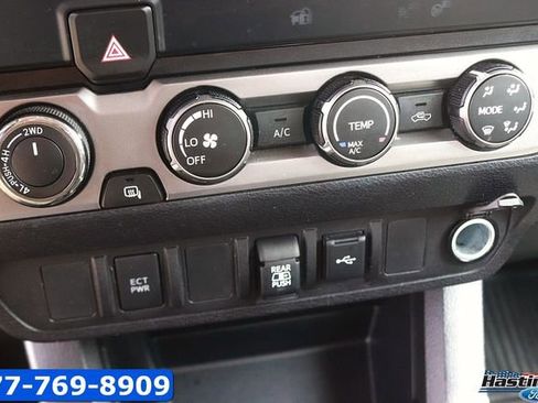 Used 2020 Toyota Tacoma SR5 AWD/4WD image 19