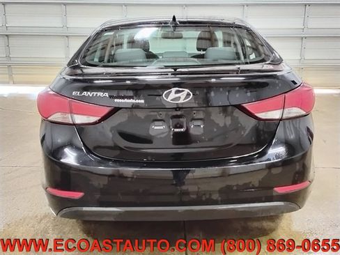 Used 2015 Hyundai Elantra SE w/ Option Group 02 FWD image 8