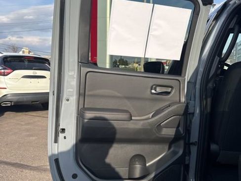 Certified 2025 Nissan Frontier PRO-4X image 14