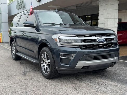Used 2023 Ford Expedition Limited AWD/4WD image 2