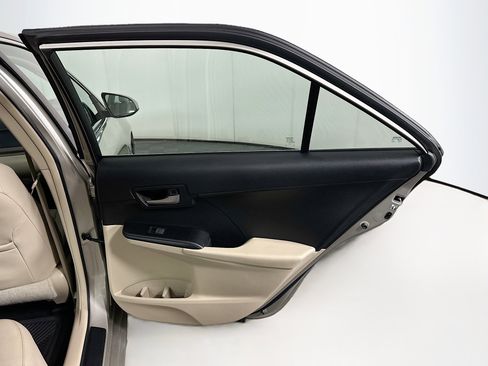 Used 2013 Toyota Camry LE image 27
