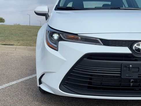 Used 2026 Toyota Corolla LE image 4