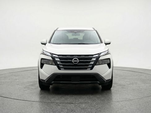 Used 2025 Nissan Rogue SV image 2